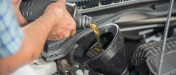 Demasiado aceite en un automóvil: síntomas y qué hacer