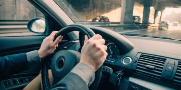 ¿Por qué es difícil girar mi volante: causas y cómo solucionarlo?