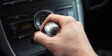 5 consejos para conducir un automóvil con una palanca de cambios