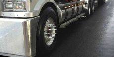 ¿Por qué algunos camiones tienen pinchos en las ruedas?