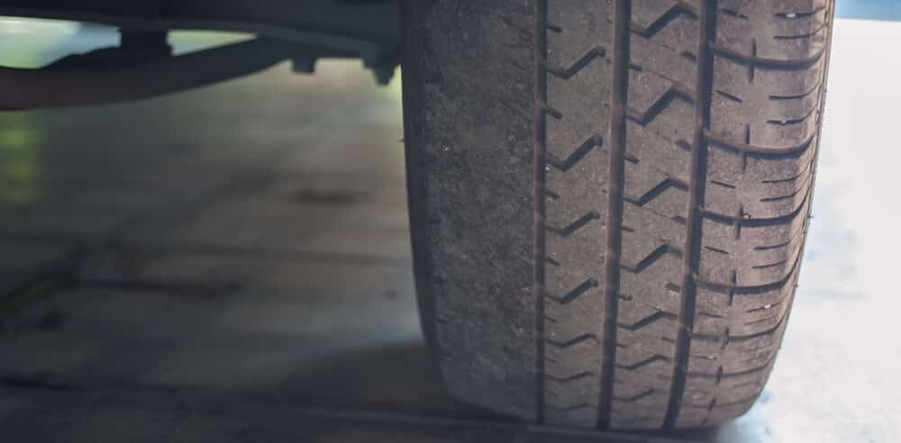 Desgaste desigual de los neumáticos internos E1609864079396
