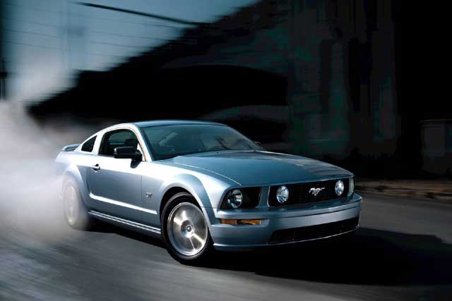 7 autos usados ​​de desempeño que vale la pena comprar y que no lo defraudarán: 3. Ford Mustang GT 2005-2009