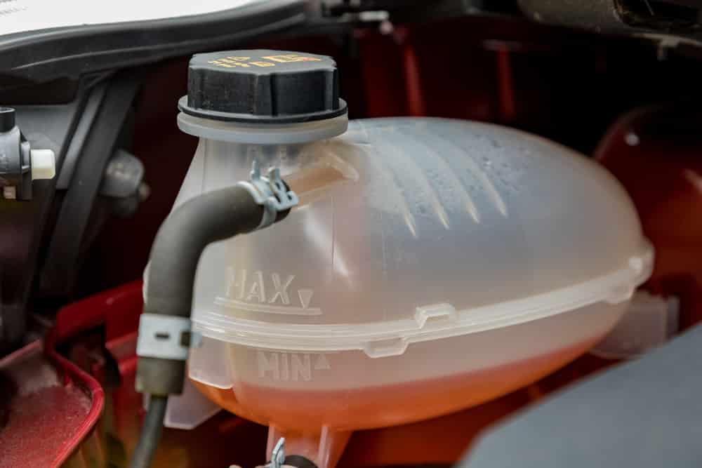 Bajo nivel de refrigerante del motor