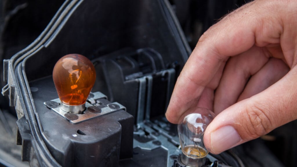 reemplazo de la bombilla de la luz trasera Reemplazo de la bombilla de la luz trasera
