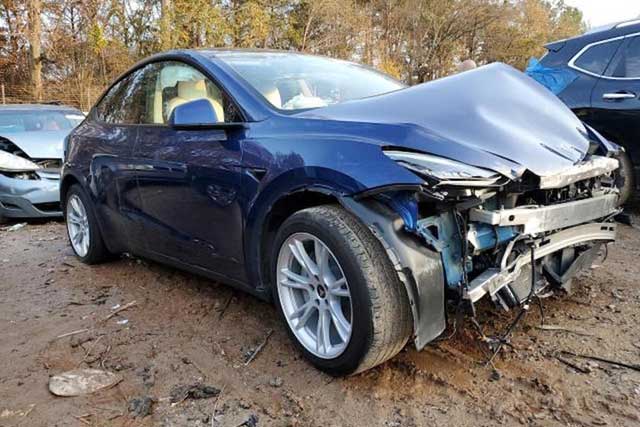 Las compañías de seguros están más dispuestas a pagar por nuevos Tesla que por reparaciones